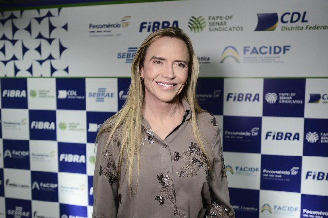 A governadora Celina Le&atilde;o segue na frente na pesquisa e, de acordo com o levantamento, venceria em todos os cen&aacute;rios de segundo turno