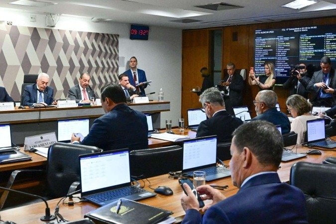 Qual o caminho da 6x1 após proposta ser aprovada na CCJ do Senado? - (crédito: BBC Geral) Qual o caminho da 6x1 após proposta ser aprovada na CCJ do Senado? - (crédito: BBC Geral)