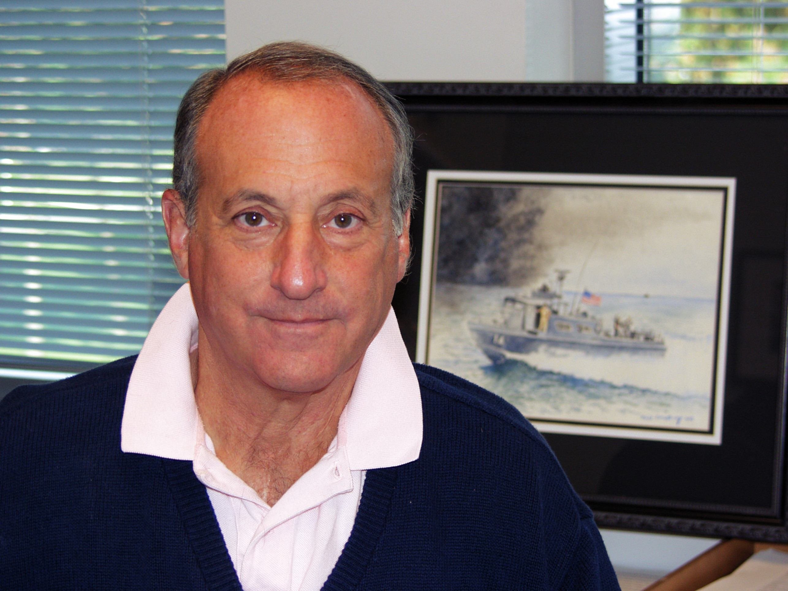 Harlan Ullman, veterano da Guerra do Vietn&atilde;, consultor senior do Atlantic Council e presidente do Killowen Group  