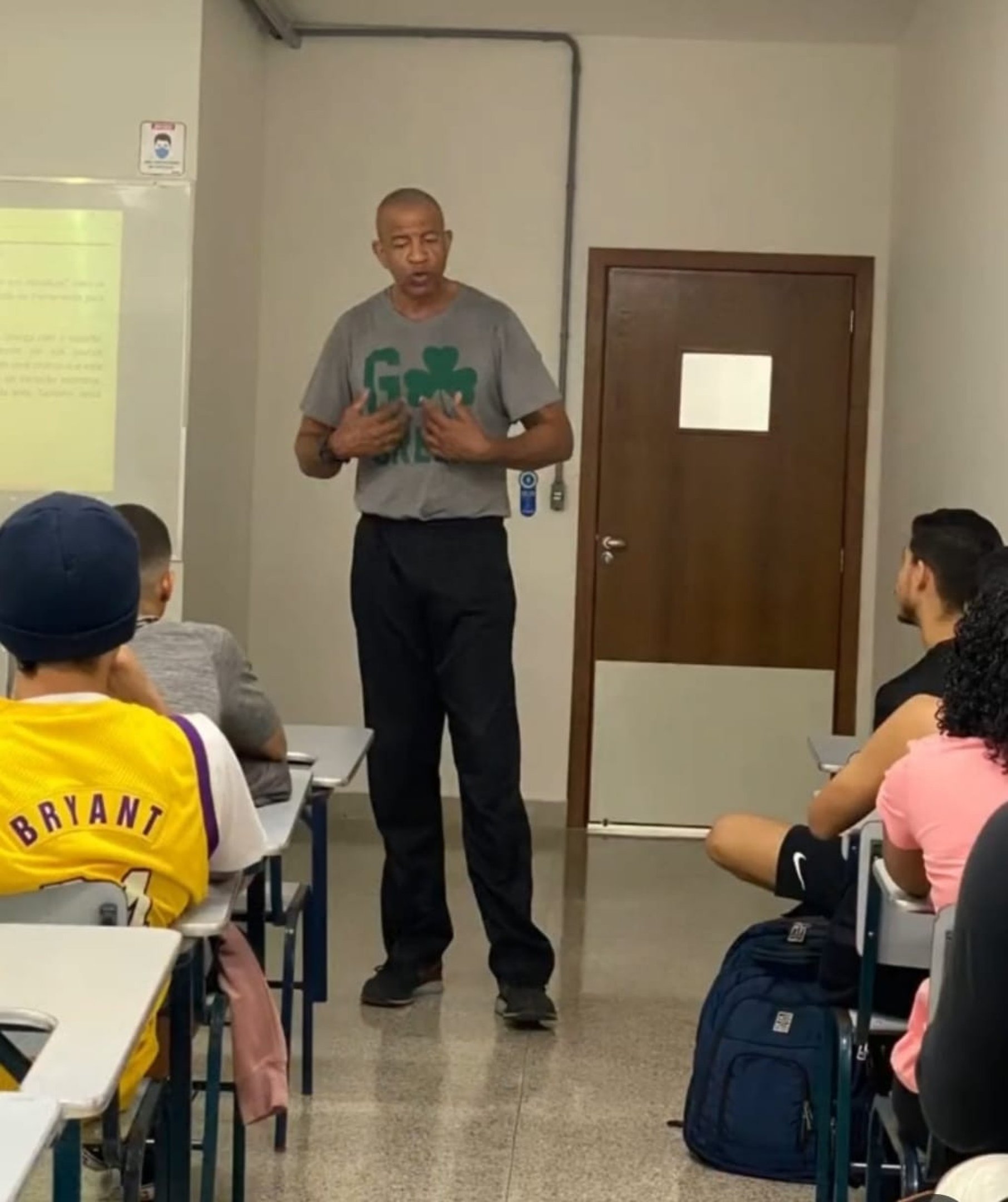 Jo&atilde;o Jos&eacute; Vianna, o Pipoka: de astro do basquete nacional at&eacute; a sala de aula