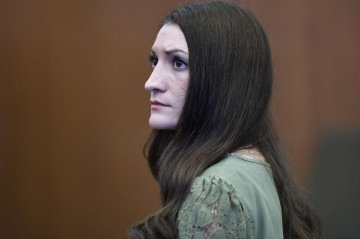 Julgamento de mãe que matou três filhos é anulado após impasse do júri