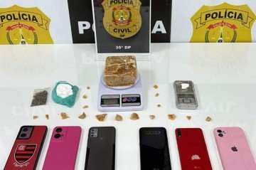 Idosa de 67 anos e filho são investigados por tráfico de drogas - (crédito: PCDF/Divulgação) Idosa de 67 anos e filho são investigados por tráfico de drogas - (crédito: PCDF/Divulgação)