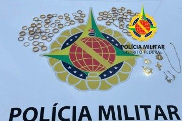Joias furtadas em shopping no RJ são recuperadas em Ceilândia - (crédito: PMDF/Divulgação) Joias furtadas em shopping no RJ são recuperadas em Ceilândia - (crédito: PMDF/Divulgação)
