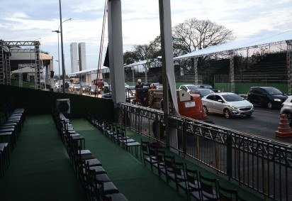 Montagem da estrutura para o Desfile da Indeped&ecirc;ncia na Esplanada dos Minist&eacute;rios -  (crédito: Minervino J&uacute;nior/CB/D.A.Press) -Montagem da estrutura para o Desfile da Indeped&ecirc;ncia na Esplanada dos Minist&eacute;rios -  (crédito: Minervino J&uacute;nior/CB/D.A.Press)