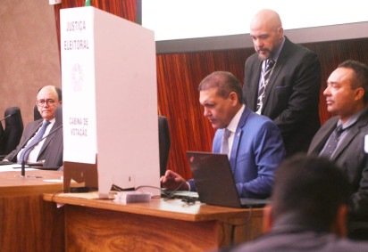 A cerim&ocirc;nia foi acompanhada por representantes das institui&ccedil;&otilde;es autorizadas a fiscalizar o processo eleitoral, como o MP, a OAB, a PF e a CGU -  (crédito: Ed Alves/CB/DA.Press) -A cerim&ocirc;nia foi acompanhada por representantes das institui&ccedil;&otilde;es autorizadas a fiscalizar o processo eleitoral, como o MP, a OAB, a PF e a CGU -  (crédito: Ed Alves/CB/DA.Press)