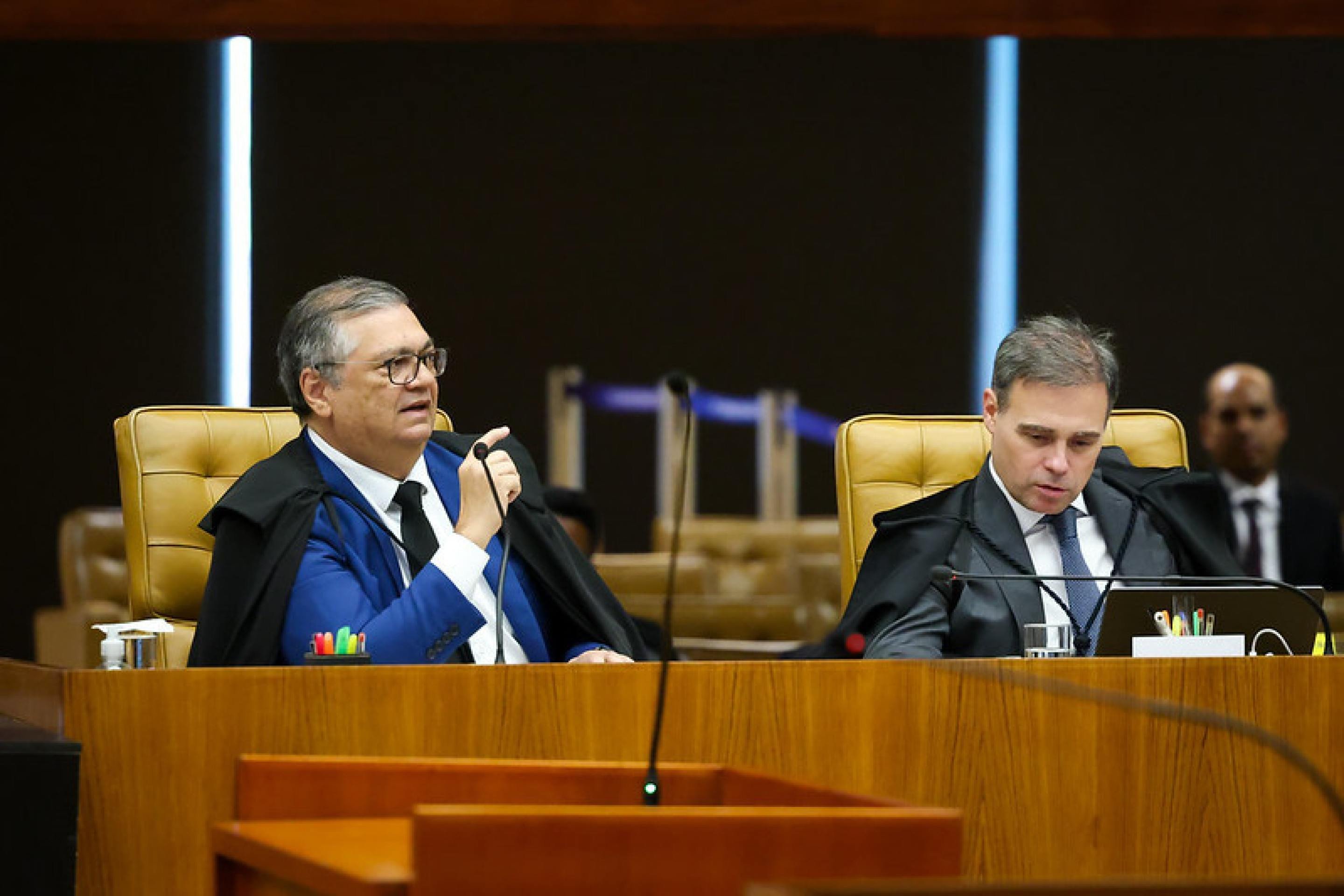 O que Mendonça diz sobre Flávio Dino em decisão que afastou chefe da PF