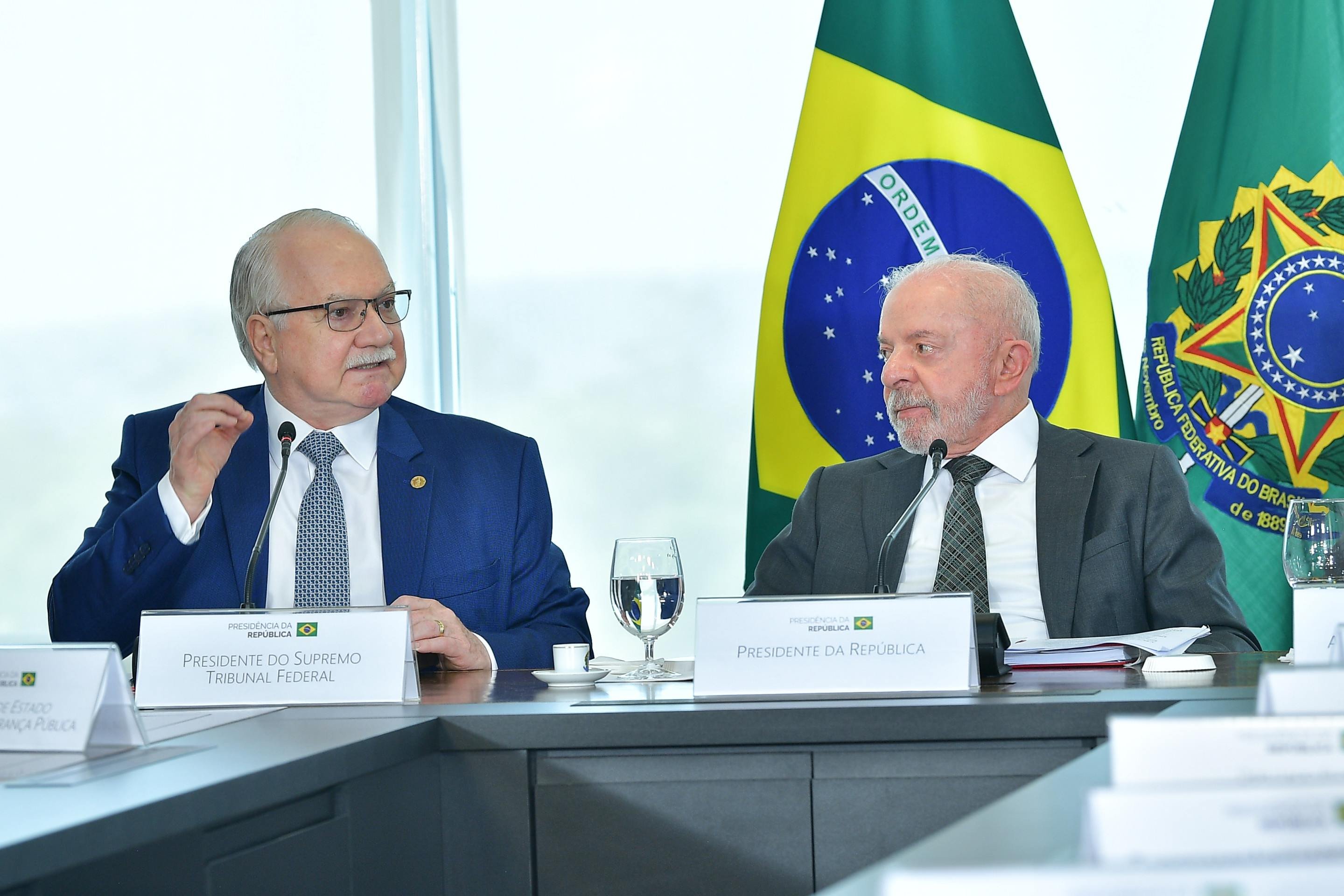 Fachin promete fim do inquérito das fake news em meio à crise no STF