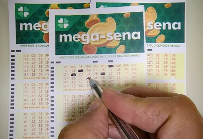 Os interessados em tentar a sorte têm até as 19h de sábado (5) para registrar suas apostas -  (crédito: Rafa Neddermeyer/Agência Brasil) -Os interessados em tentar a sorte têm até as 19h de sábado (5) para registrar suas apostas -  (crédito: Rafa Neddermeyer/Agência Brasil)