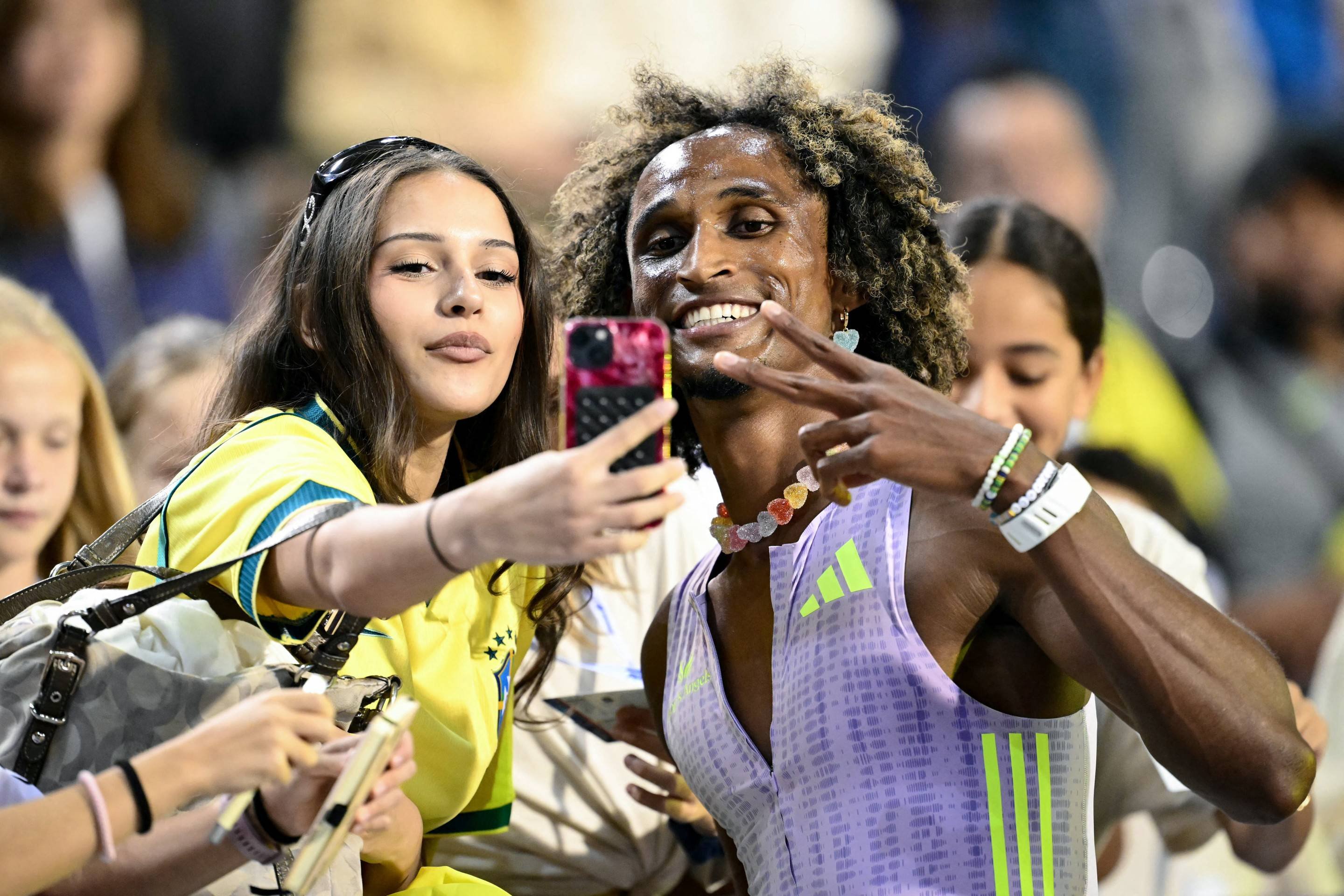 Alison dos Santos é tricampeão dos 400m com barreiras na Diamond League