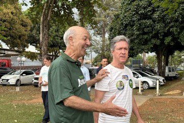 Arruda almoçou com apoiadores no Guará e garantiu que seguirá com candidatura - (crédito: Luana Nogueira/Esp/CB) Arruda almoçou com apoiadores no Guará e garantiu que seguirá com candidatura - (crédito: Luana Nogueira/Esp/CB)
