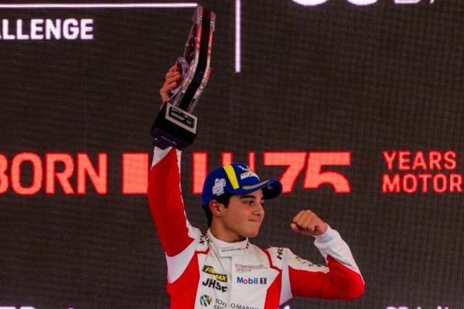 Pipo Massa celebra vitória em Interlagos, um passo decisivo para o título da Porsche Carrera Cup Rookie em sua temporada de estreia - (crédito: Divulgação) Pipo Massa celebra vitória em Interlagos, um passo decisivo para o título da Porsche Carrera Cup Rookie em sua temporada de estreia - (crédito: Divulgação)