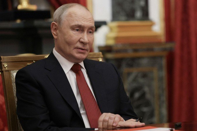 O presidente russo Vladimir Putin se reuniu no Kremlin, neste sábado (5/9), com os enviados norte-americanos Steve Witkoff e Jared Kushner para retomar as negociações sobre o fim da guerra na Ucrânia - (crédito: Gavriil Grigorov/Pool/AFP) O presidente russo Vladimir Putin se reuniu no Kremlin, neste sábado (5/9), com os enviados norte-americanos Steve Witkoff e Jared Kushner para retomar as negociações sobre o fim da guerra na Ucrânia - (crédito: Gavriil Grigorov/Pool/AFP)