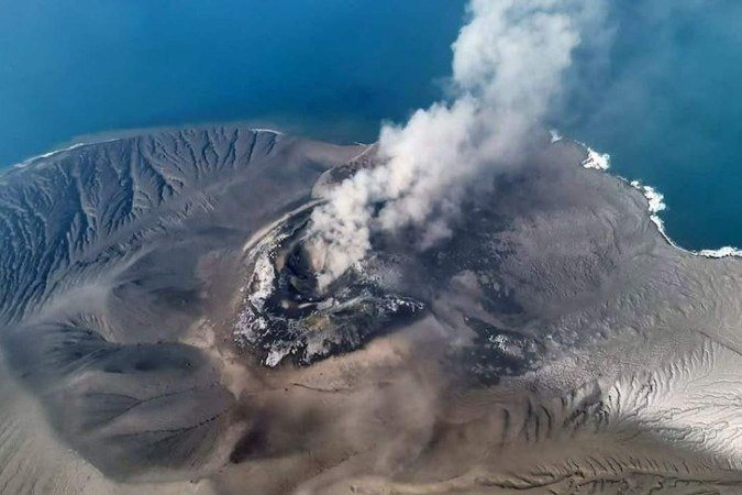 Erupção vulcânica afeta voos e turismo na Indonésia - (crédito: Uai Turismo) Erupção vulcânica afeta voos e turismo na Indonésia - (crédito: Uai Turismo)
