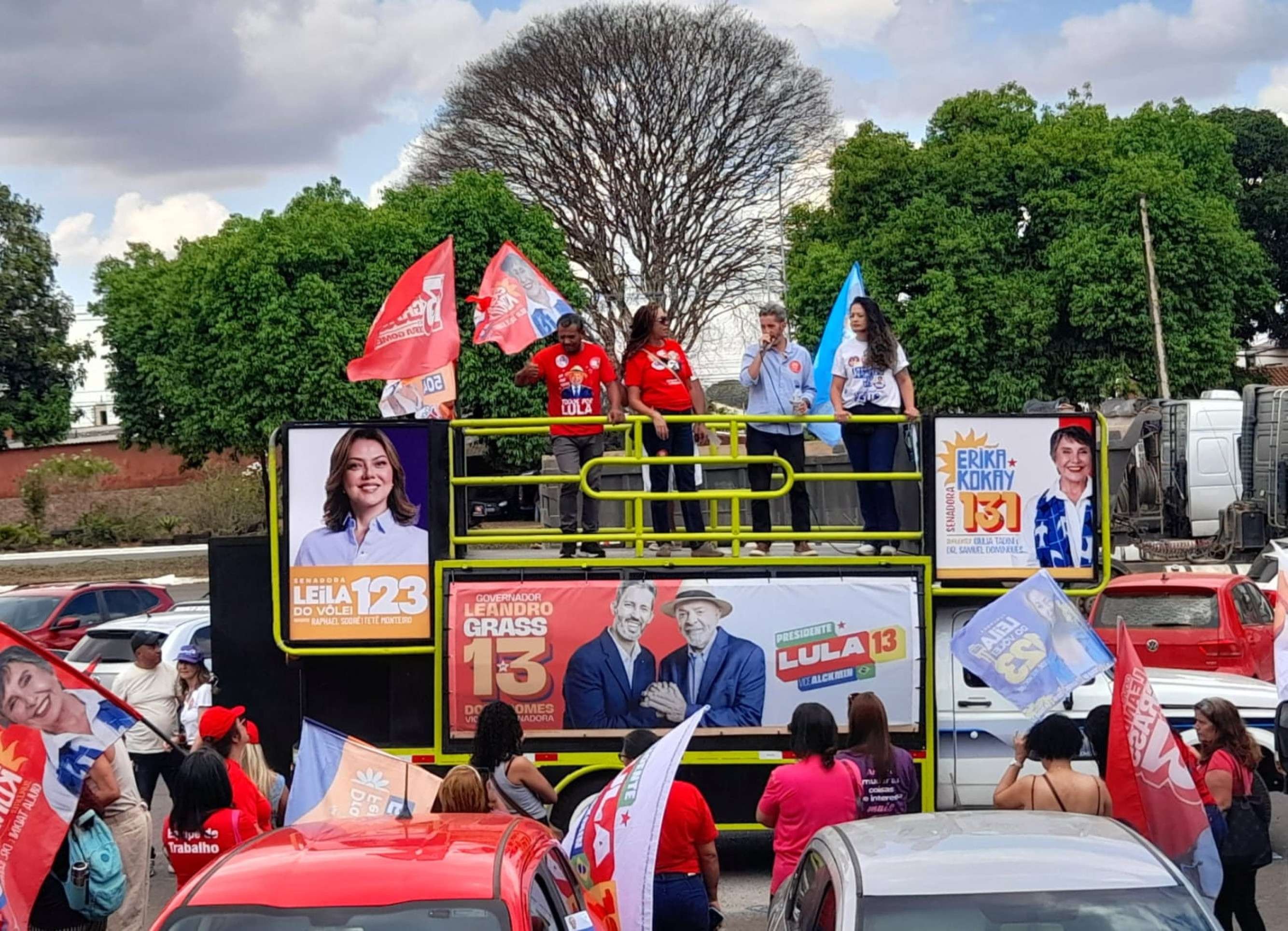 O candidato ao Governo do Distrito Federal Leandro Grass (PT) cumpre agenda de campanha em Brazl&acirc;ndia neste domingo (6/9)