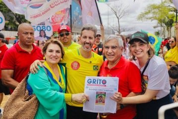 Leandro Grass ao lado da ministra das Mulheres participou do 32º Grito dos Excluídos e das Excluídas neste 7 de Setembro - (crédito: Divulgação/ Jr Rosa) Leandro Grass ao lado da ministra das Mulheres participou do 32º Grito dos Excluídos e das Excluídas neste 7 de Setembro - (crédito: Divulgação/ Jr Rosa)