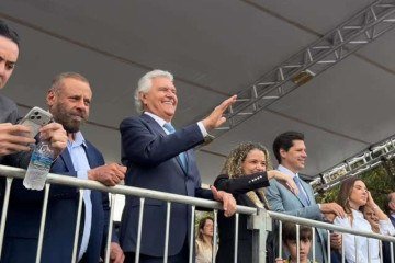 Ronaldo Caiado participou do desfile cívico-militar em Goiânia ao lado do candidato à reeleição Daniel Vilela - (crédito: Reprodução/Instagram/Ronaldo Caiado) Ronaldo Caiado participou do desfile cívico-militar em Goiânia ao lado do candidato à reeleição Daniel Vilela - (crédito: Reprodução/Instagram/Ronaldo Caiado)