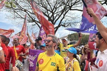 Leandro Grass realiza ato com apoiadores na Rodoviária do Plano Piloto neste 7 de Setembro - (crédito: Luana Nogueira/ Esp/ CB) Leandro Grass realiza ato com apoiadores na Rodoviária do Plano Piloto neste 7 de Setembro - (crédito: Luana Nogueira/ Esp/ CB)