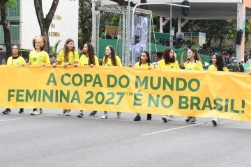 A apresentação começou com mulheres usando camisas da Seleção com a frase 'A Copa do Mundo Feminina 2027 é no Brasil' - (crédito: Marcelo Ferreira CB/D.A Press) A apresentação começou com mulheres usando camisas da Seleção com a frase 'A Copa do Mundo Feminina 2027 é no Brasil' - (crédito: Marcelo Ferreira CB/D.A Press)
