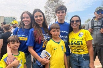 A candidata participou das atividades ao lado dos filhos e destacou a presença da família na agenda - (crédito: Maria Eduarda Lavocat CB/D.A Press) A candidata participou das atividades ao lado dos filhos e destacou a presença da família na agenda - (crédito: Maria Eduarda Lavocat CB/D.A Press)
