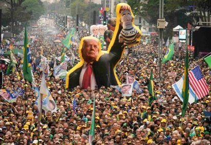 Luciano Romão compareceu a Paulista pela segunda vez, desta vez impulsionado pela crise no STF -  (crédito: Rute Pina/BBC) -Luciano Romão compareceu a Paulista pela segunda vez, desta vez impulsionado pela crise no STF -  (crédito: Rute Pina/BBC)