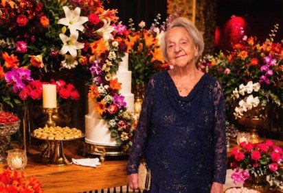 A influenciadora digital celebrou o aniversário de 103 anos no domingo (6/9), um dia antes da morte -  (crédito: Reprodução/Instagram/Vovó Elma) -A influenciadora digital celebrou o aniversário de 103 anos no domingo (6/9), um dia antes da morte -  (crédito: Reprodução/Instagram/Vovó Elma)