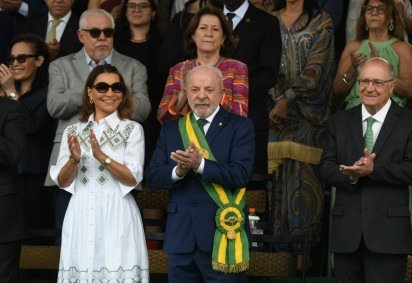Lula e Janja no desfile do 7 de setembro na Esplanada -  (crédito: Marcelo Ferreira/CB/D.A Press)