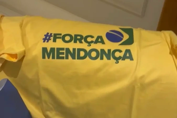 Prefeito de São Paulo, Ricardo Nunes, distribui camisas em apoio a André Mendonça - (crédito: Redes sociais/Reprodução) Prefeito de São Paulo, Ricardo Nunes, distribui camisas em apoio a André Mendonça - (crédito: Redes sociais/Reprodução)