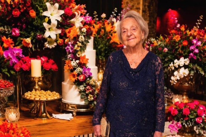 A influenciadora digital celebrou o aniversário de 103 anos no domingo (6/9), um dia antes da morte - (crédito: Reprodução/Instagram/Vovó Elma) A influenciadora digital celebrou o aniversário de 103 anos no domingo (6/9), um dia antes da morte - (crédito: Reprodução/Instagram/Vovó Elma)