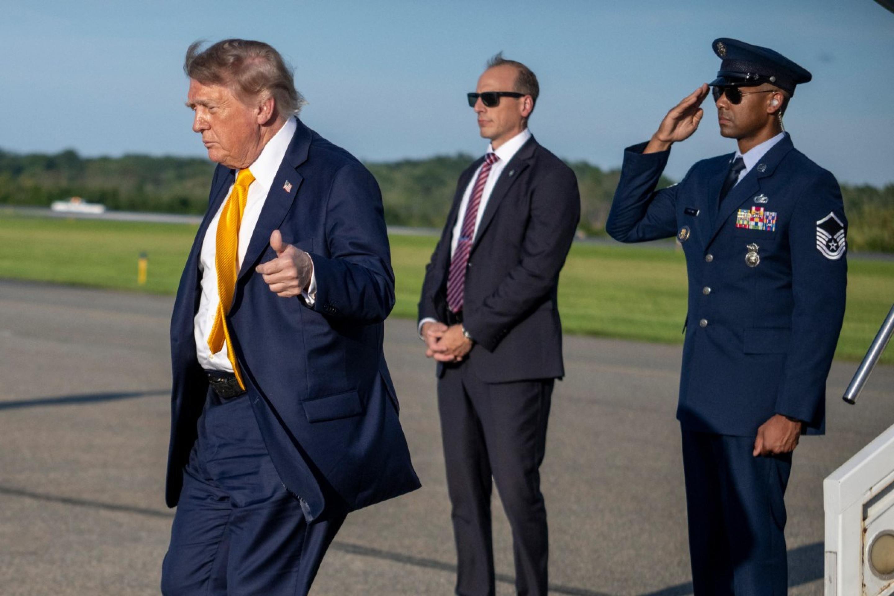 Trump com os cabelos mais escuros
