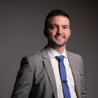 Danilo Munh&oacute;z, coloproctologista 