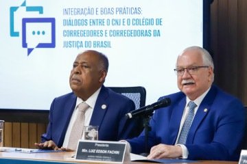 Fachin (D), em sessão do CNJ: 'O Poder Judiciário brasileiro está à altura dos desafios que se lhe apresentam no momento contemporâneo' - (crédito: Rômulo Serpa/CNJ) Fachin (D), em sessão do CNJ: 'O Poder Judiciário brasileiro está à altura dos desafios que se lhe apresentam no momento contemporâneo' - (crédito: Rômulo Serpa/CNJ)