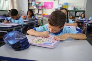 Em março de 2026, o país superou a meta prevista para 2025 ao atingir a marca de 66% de crianças alfabetizadas na idade certa -  (crédito: Divulgação/MEC)