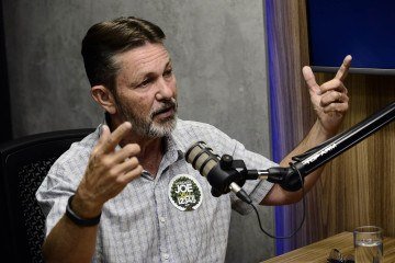 Podcast do Correio entrevista o candidato a deputado distrital Joe Valle. Na bancada os jornalistas Sibele Negromonte e Carlos Alexandre -  (crédito: Minervino Júnior/CB/D.A.Press)