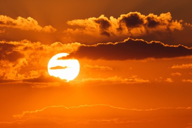 A onda de calor vai atingir oito estados brasileiros: Minas Gerais, Paraná, Rio de Janeiro, São Paulo, Mato Grosso, Goiás, Mato Grosso do Sul e Santa Catarina. - (crédito: Freepik) A onda de calor vai atingir oito estados brasileiros: Minas Gerais, Paraná, Rio de Janeiro, São Paulo, Mato Grosso, Goiás, Mato Grosso do Sul e Santa Catarina. - (crédito: Freepik)