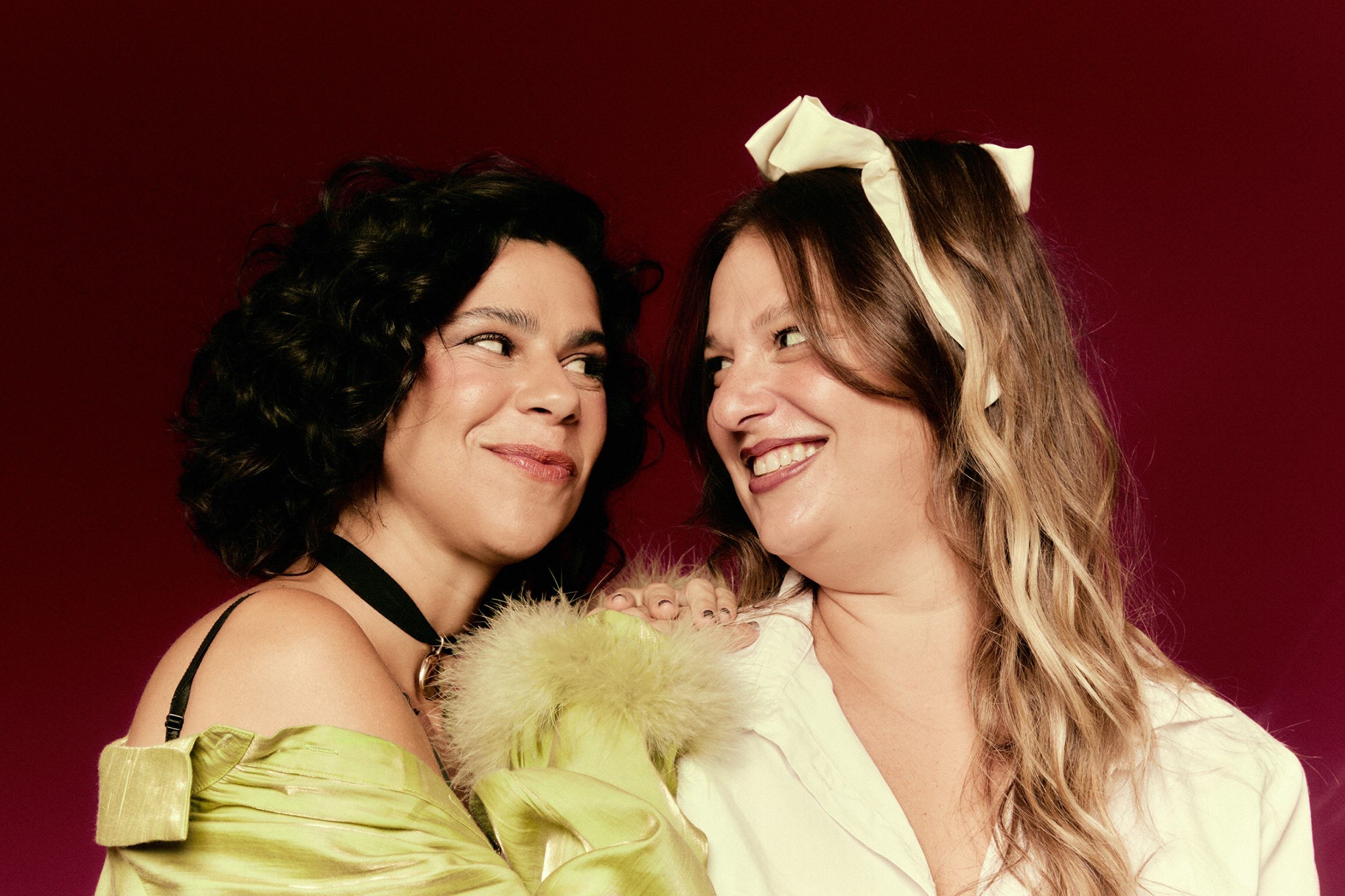 Alice Caymmi e Nina da Costa Reis transformam inadequa&ccedil;&atilde;o em ousadia no videocast "Arru&iacute;ne-se Comigo"