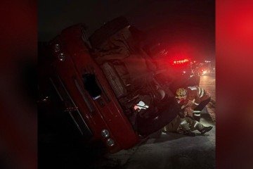 O condutor, de 38 anos, e passageiro da motocicleta, n&atilde;o identificado, morreram no local -  (crédito: Foto: Divulga&ccedil;&atilde;o/CBMDF)