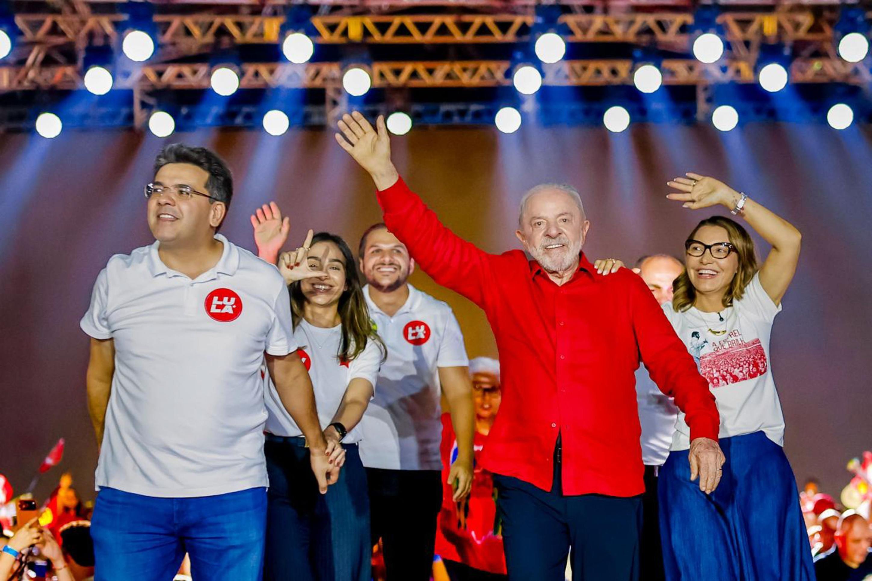 Caráter e dignidade não se compra em shopping, diz Lula ao citar Trump - Foto