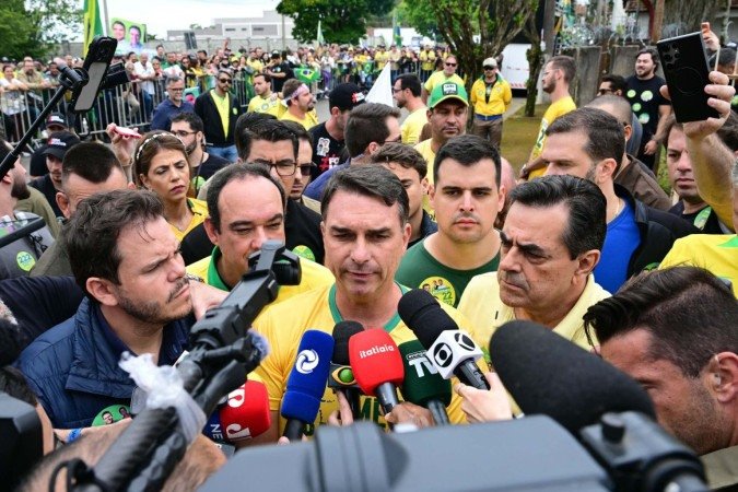 Investigado no Supremo Tribunal Federal (STF) há cerca de dois meses, o senador afirmou que a divulgação dos autos demonstra, segundo ele, a ausência de irregularidades em sua atuação na captação de recursos para a obra. - (crédito: AFP) Investigado no Supremo Tribunal Federal (STF) há cerca de dois meses, o senador afirmou que a divulgação dos autos demonstra, segundo ele, a ausência de irregularidades em sua atuação na captação de recursos para a obra. - (crédito: AFP)