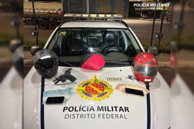 PMDF prendeu em flagrante um homem pelo crime de porte ilegal de arma de fogo em Arniqueiras - (crédito: Divulgação/PMDF) PMDF prendeu em flagrante um homem pelo crime de porte ilegal de arma de fogo em Arniqueiras - (crédito: Divulgação/PMDF)