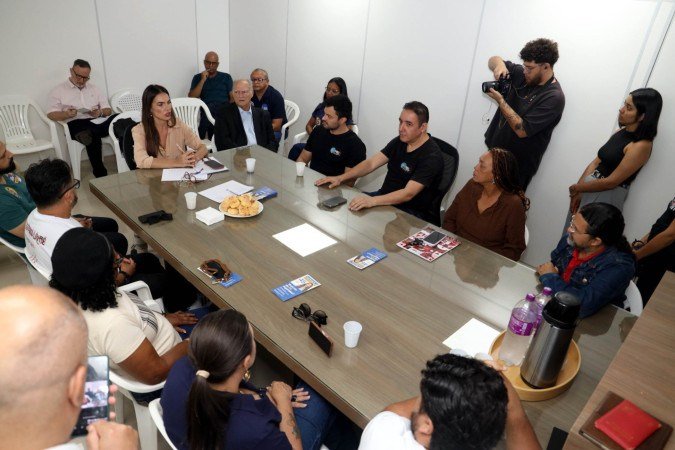 Entre as propostas apresentadas aos professores está a criação de uma mesa permanente de negociação com a categoria - (crédito: Luís Tajes/ Comunicação Paula Belmonte) Entre as propostas apresentadas aos professores está a criação de uma mesa permanente de negociação com a categoria - (crédito: Luís Tajes/ Comunicação Paula Belmonte)