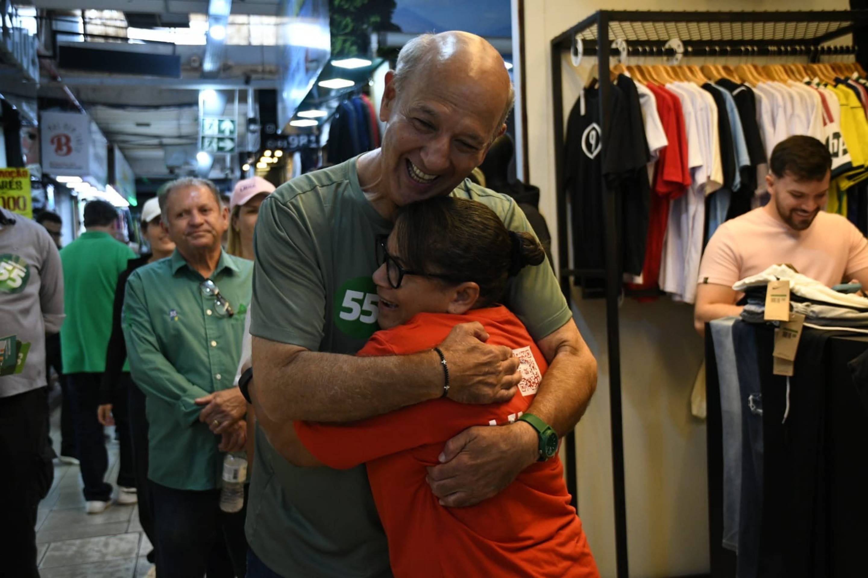 Candidato do PSD visita Feira dos Goianos e promete t&iacute;tulo definitivo de bancas