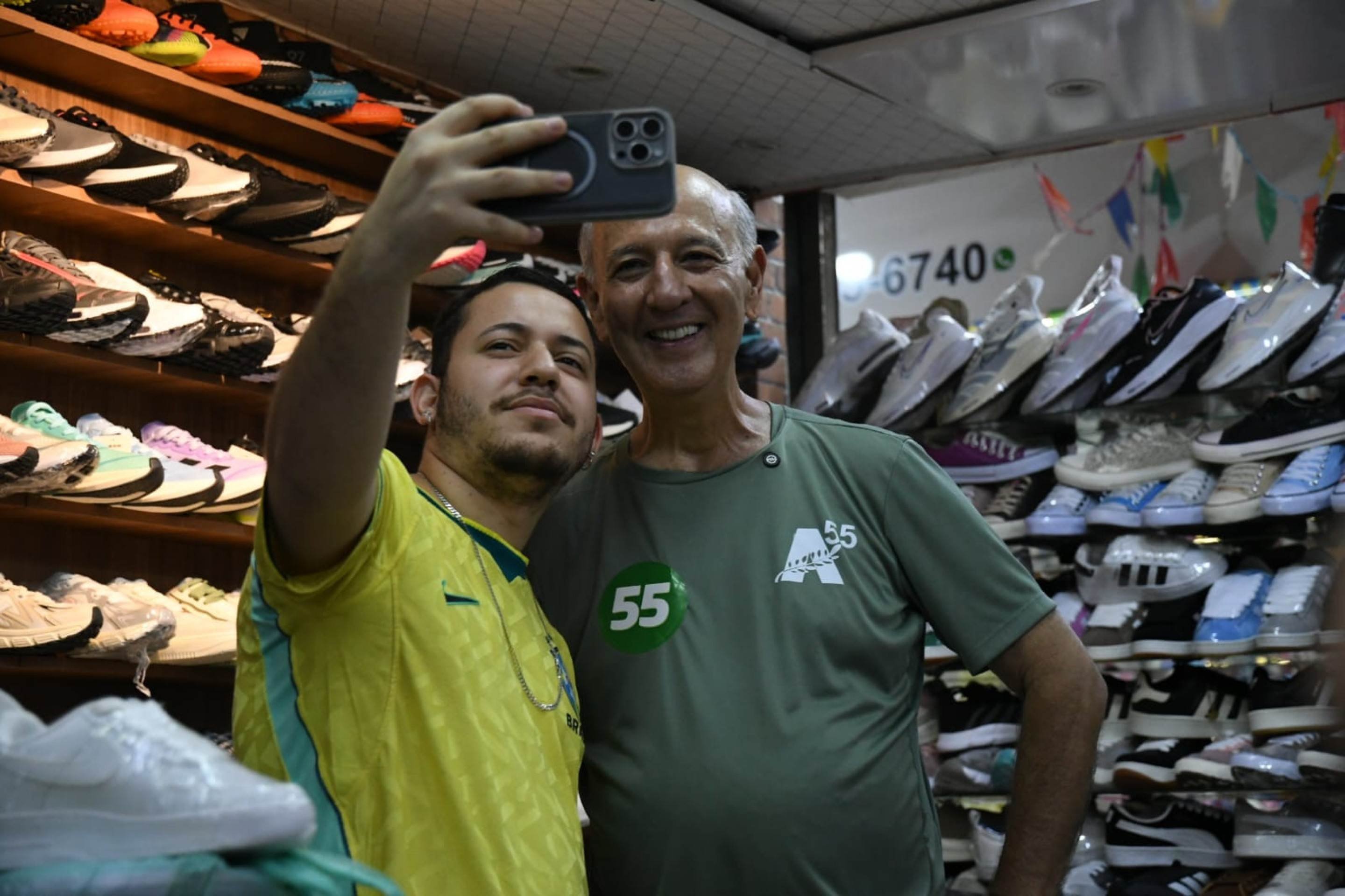 Candidato do PSD visita Feira dos Goianos e promete t&iacute;tulo definitivo de bancas