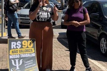 Samara Mineiro (UP) discursou durante manifesta&ccedil;&atilde;o de psic&oacute;logos em greve. Ela apresentou propostas de investimento no funcionalismo p&uacute;blico e na s&aacute;ude -  (crédito: Divulga&ccedil;&atilde;o/UP)