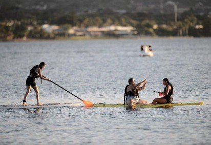 Lago Paranoá é refúgio do brasiliense em época de altas temperaturas -  (crédito: Minervino Júnior/CB/D.A.Press) -Lago Paranoá é refúgio do brasiliense em época de altas temperaturas -  (crédito: Minervino Júnior/CB/D.A.Press)