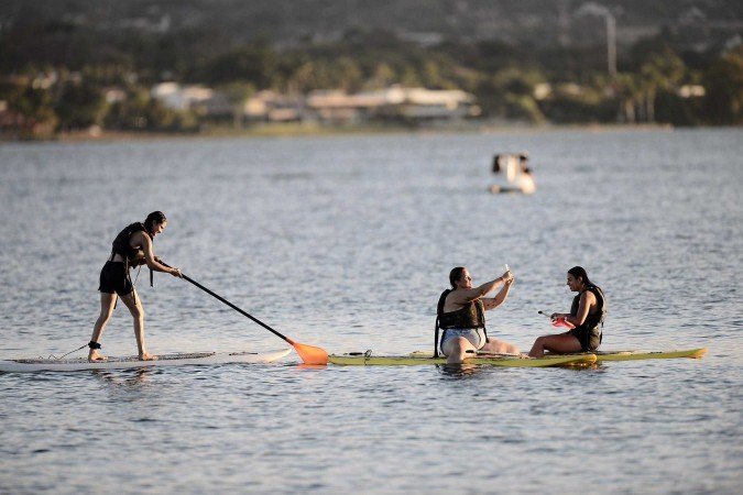 Lago Paranoá é refúgio do brasiliense em época de altas temperaturas. Imagem do local nesta quinta-feira (10/9) - (crédito: Minervino Júnior/CB/D.A.Press) Lago Paranoá é refúgio do brasiliense em época de altas temperaturas. Imagem do local nesta quinta-feira (10/9) - (crédito: Minervino Júnior/CB/D.A.Press)