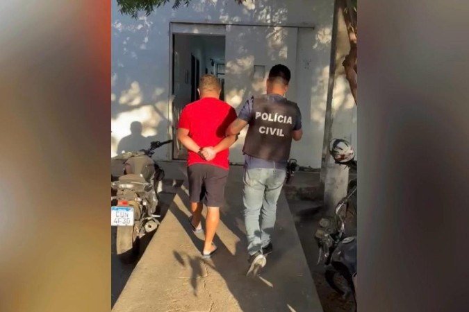 Homem condenado por estupro contra esposa é preso no Ceará após fugir do DF - (crédito: PCDF/Divulgação) Homem condenado por estupro contra esposa é preso no Ceará após fugir do DF - (crédito: PCDF/Divulgação)