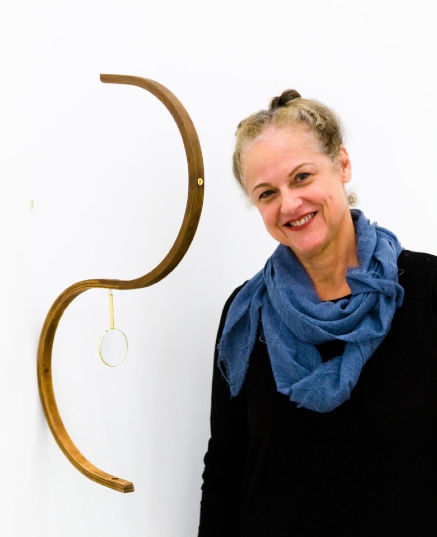 Artista Daisy Xavier explora a ambiguidade da existência em exposição