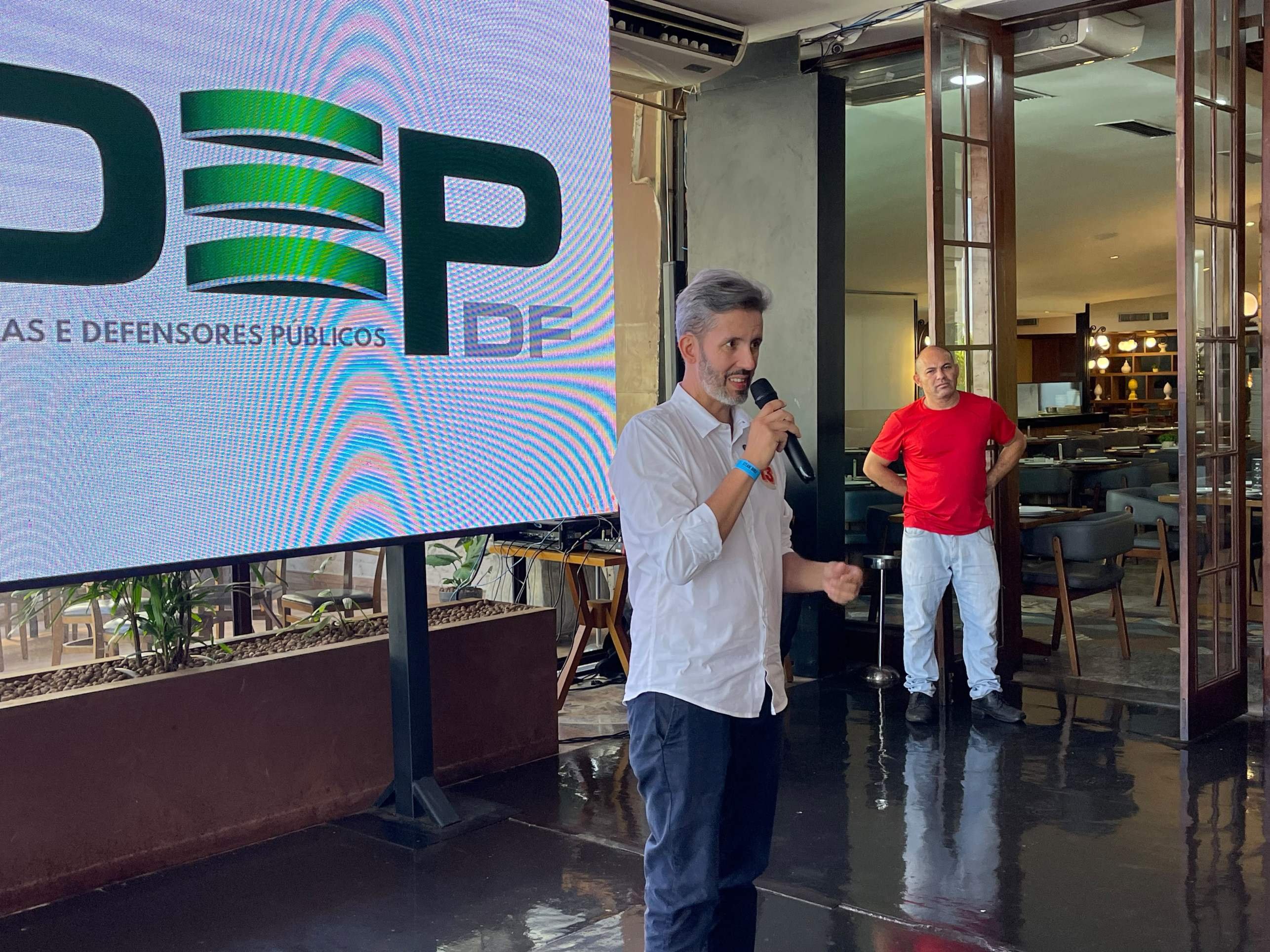 Leandro Grass promete fortalecer Defensoria P&uacute;blica em eventual governo