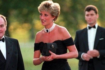 79 vestidos da princesa Diana foram leiloados em 1997, com renda destinada a organizações beneficentes - (crédito: Martin Keene/PA Wire) 79 vestidos da princesa Diana foram leiloados em 1997, com renda destinada a organizações beneficentes - (crédito: Martin Keene/PA Wire)