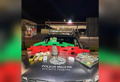 O indivíduo detido e todo o material ilícito apreendido foram encaminhados à delegacia da área -  (crédito: Divulgação/PMDF) -O indivíduo detido e todo o material ilícito apreendido foram encaminhados à delegacia da área -  (crédito: Divulgação/PMDF)